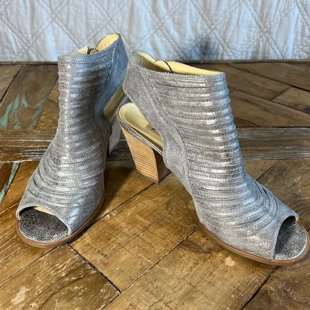 Paul‎ Green Leather Open Toe Heeled Booties Silver Metallic Size 6.5